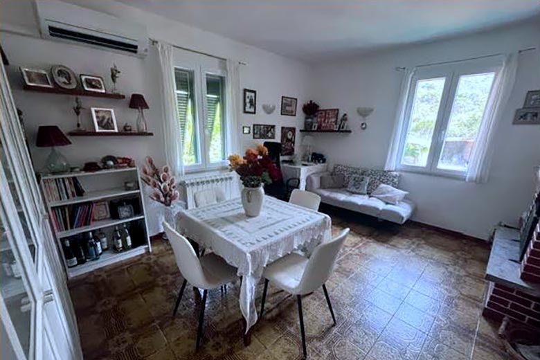 Porzione di villa bifamiliare con due appartamenti — 3