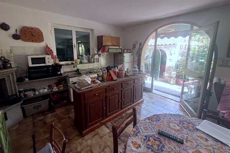 Porzione di villa bifamiliare con due appartamenti — 2