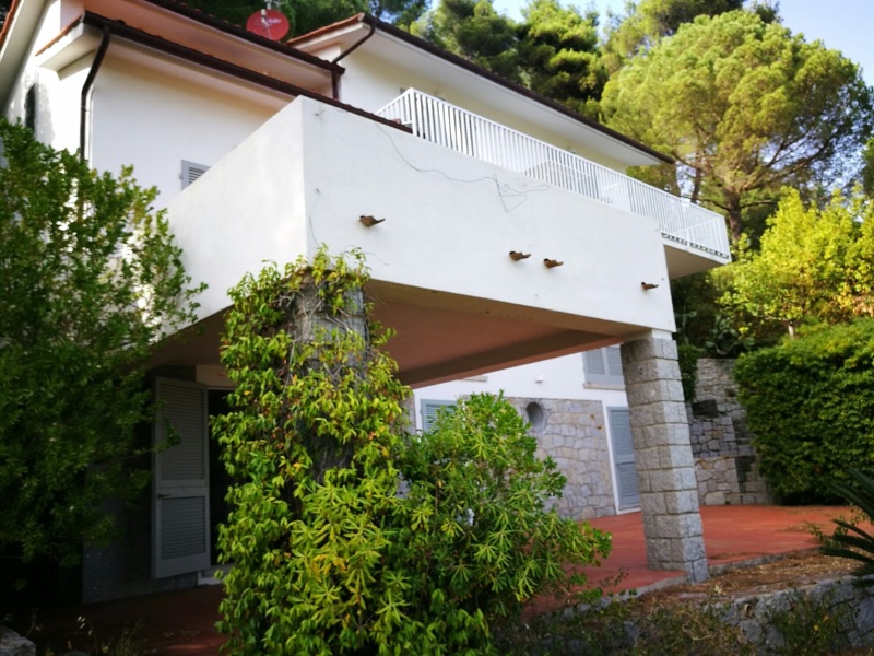 Villa su due livelli con vista sul golfo di Marina di Campo