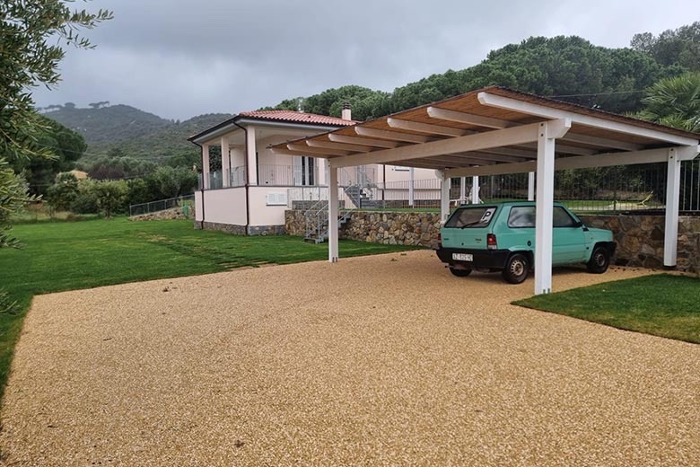 Villa mai abitata con giardino di 2.000 mq
