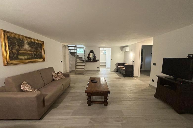 Villa mai abitata con giardino di 2.000 mq — 3
