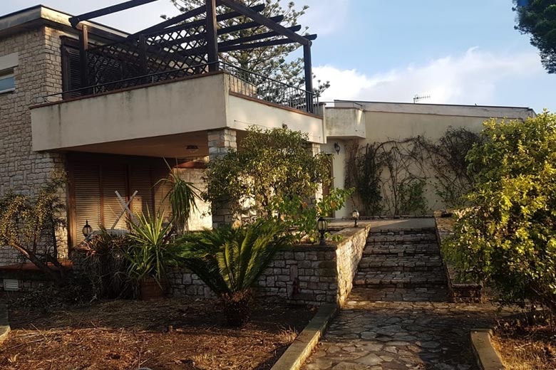 Villa di 500 mq con giardino di 2.000 mq — 3