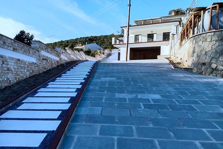 Villa nuova con piscina e monolocale