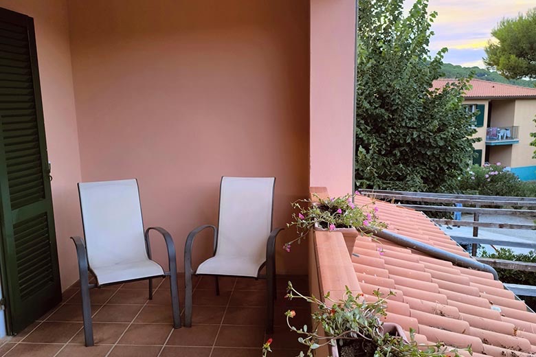 Piccola azienda con 9 appartamenti e ristorante — 2