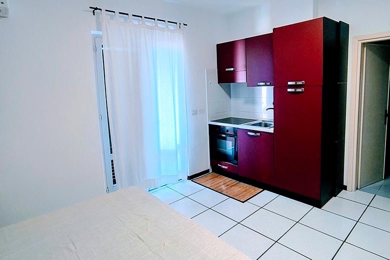 Piccola azienda con 9 appartamenti e ristorante — 3