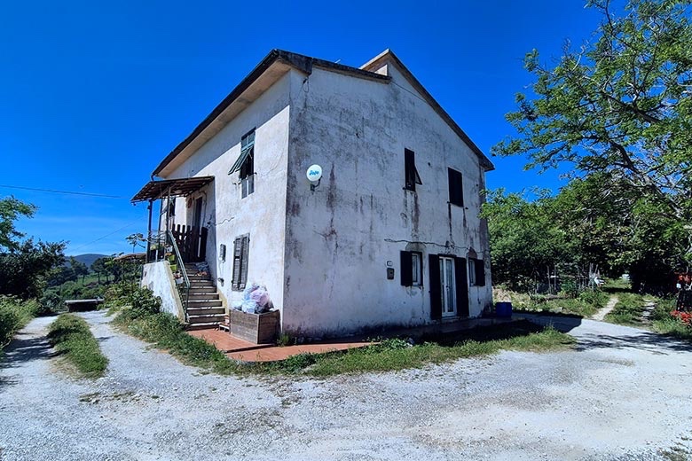 Casolare di 200 mq con vista mare e terreno — 1